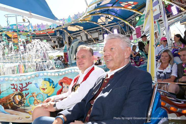 Wiesnchef Dr. Christian Scharpf und OB Dieter Reiter fuhren auch schon mit der Neuheit auf dem Oktoberfest, der Seesturmbahn "Happy Sailor" (©Foto: Ingrid Grossmann) 